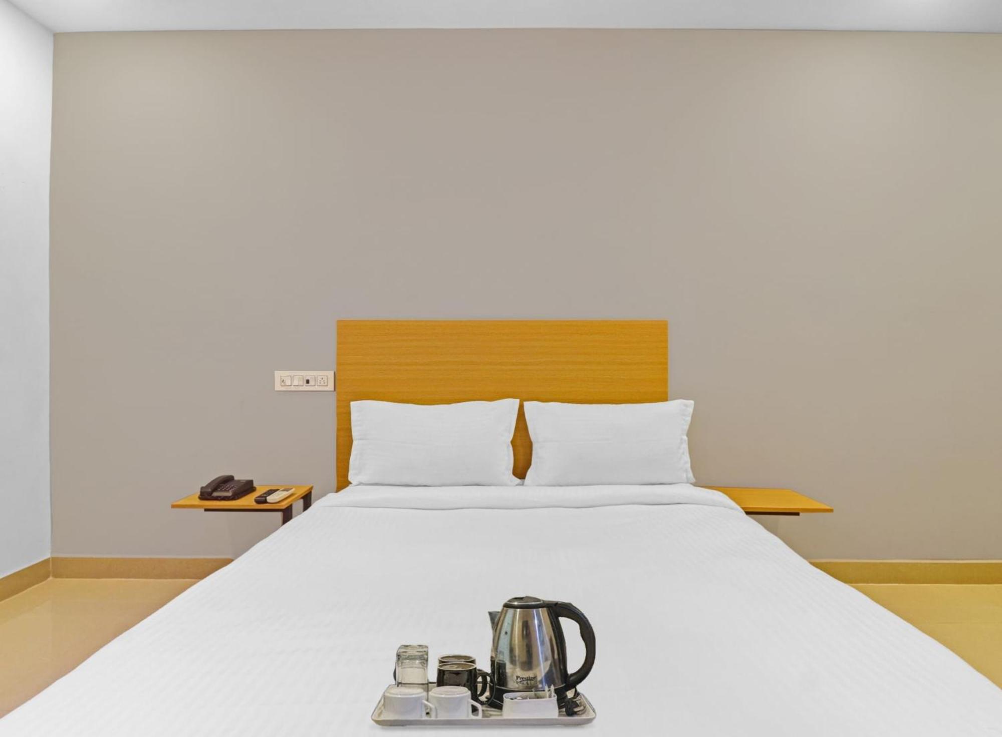 Townhouse Che Sigma Hotel Hyderabad Ngoại thất bức ảnh