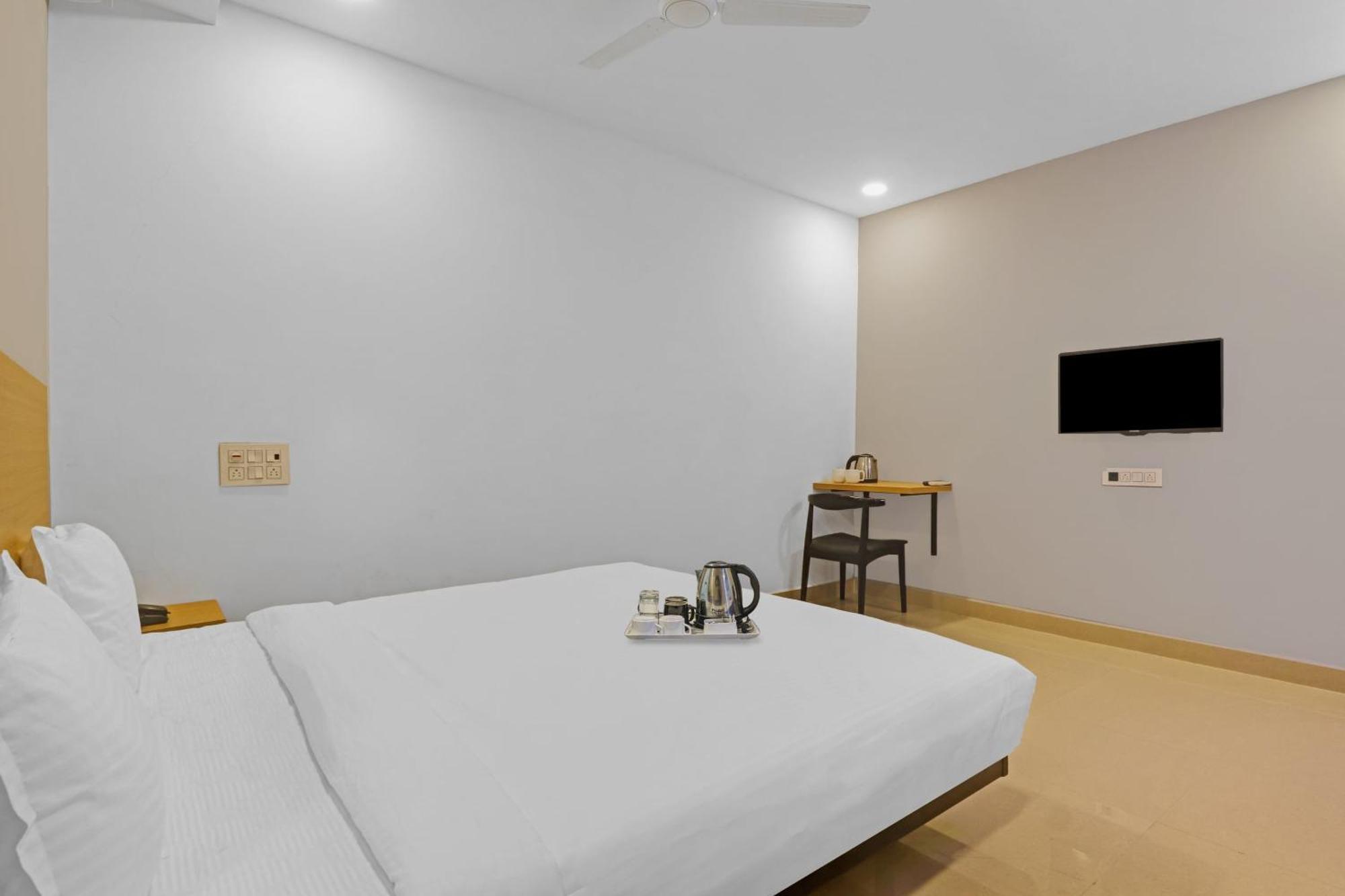 Townhouse Che Sigma Hotel Hyderabad Ngoại thất bức ảnh