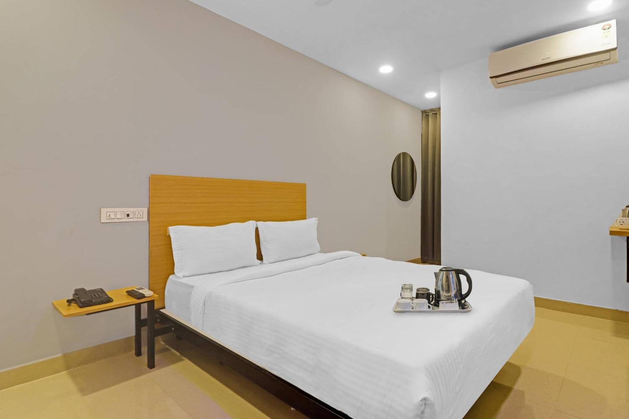 Townhouse Che Sigma Hotel Hyderabad Ngoại thất bức ảnh