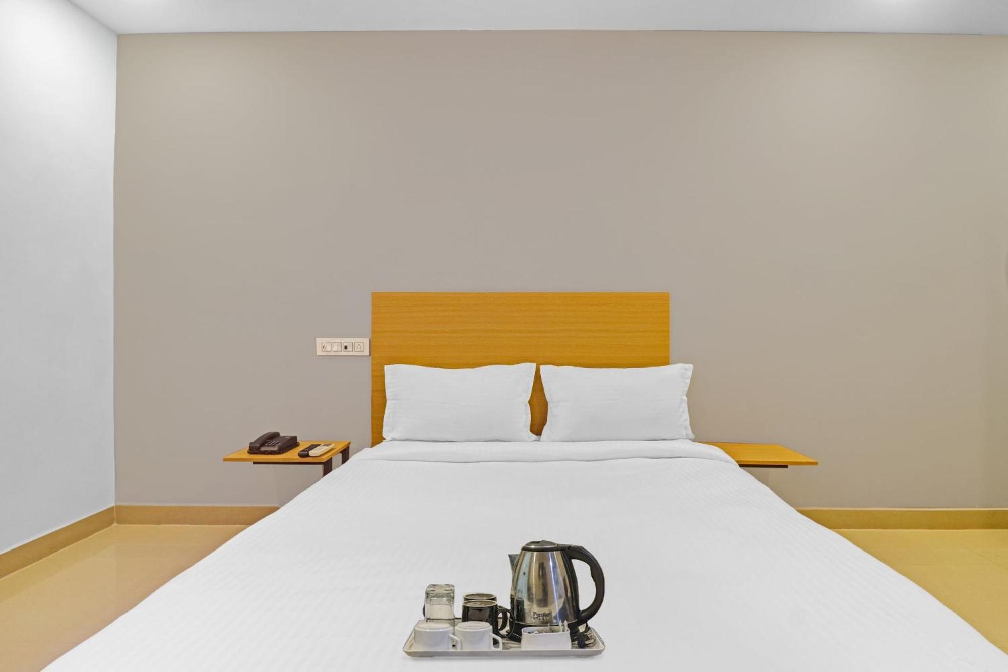 Townhouse Che Sigma Hotel Hyderabad Ngoại thất bức ảnh