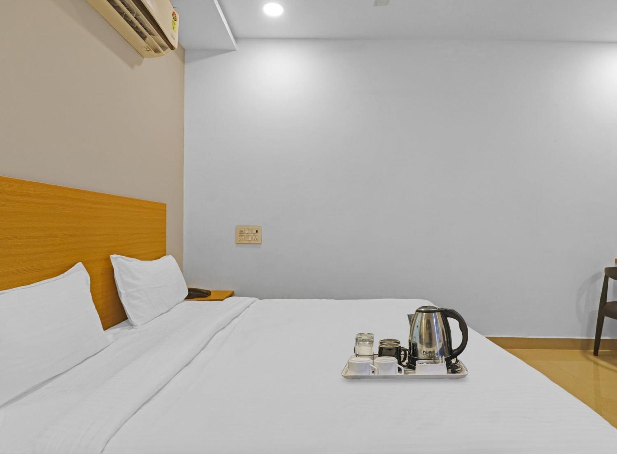 Townhouse Che Sigma Hotel Hyderabad Ngoại thất bức ảnh