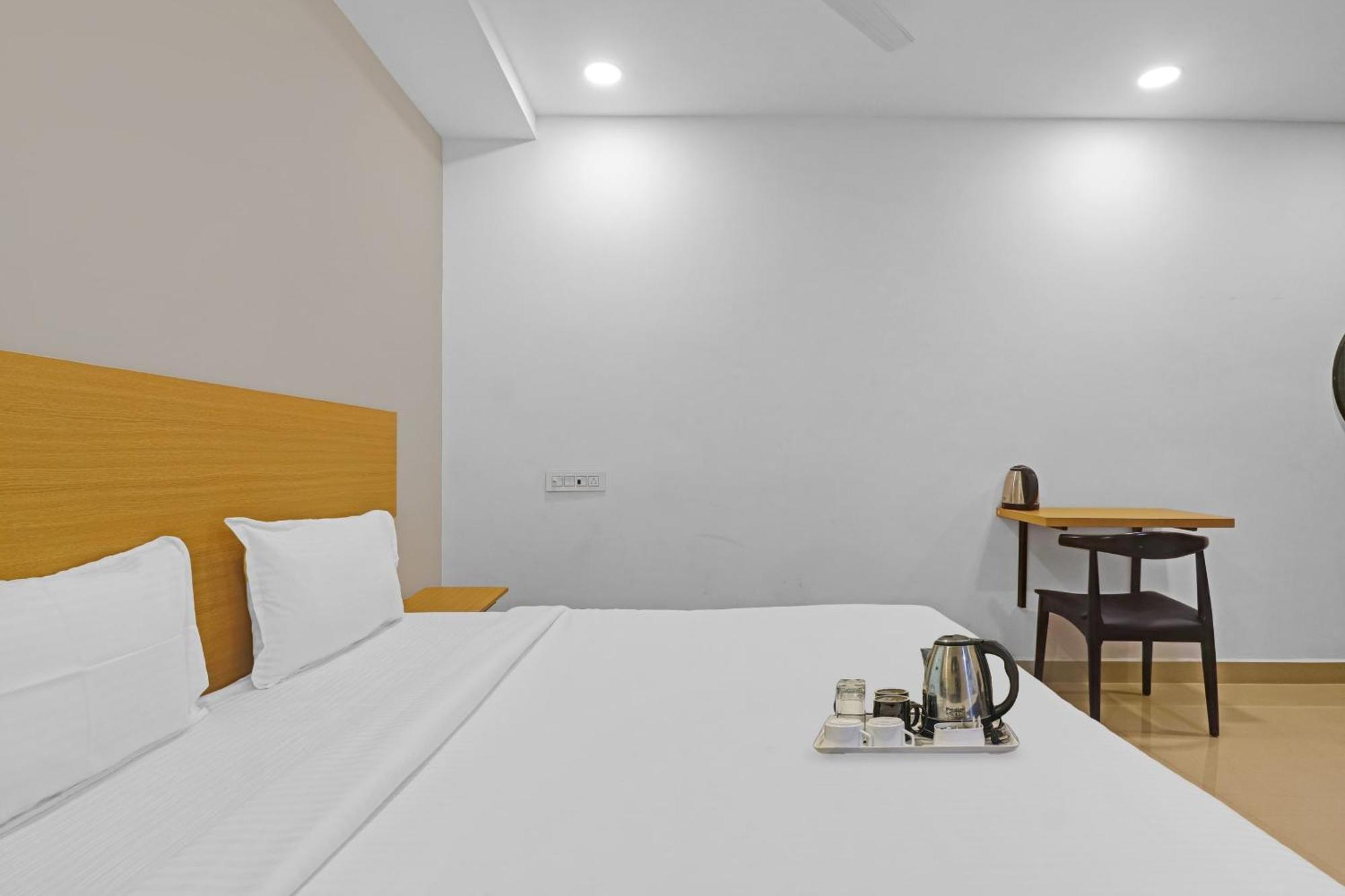 Townhouse Che Sigma Hotel Hyderabad Ngoại thất bức ảnh