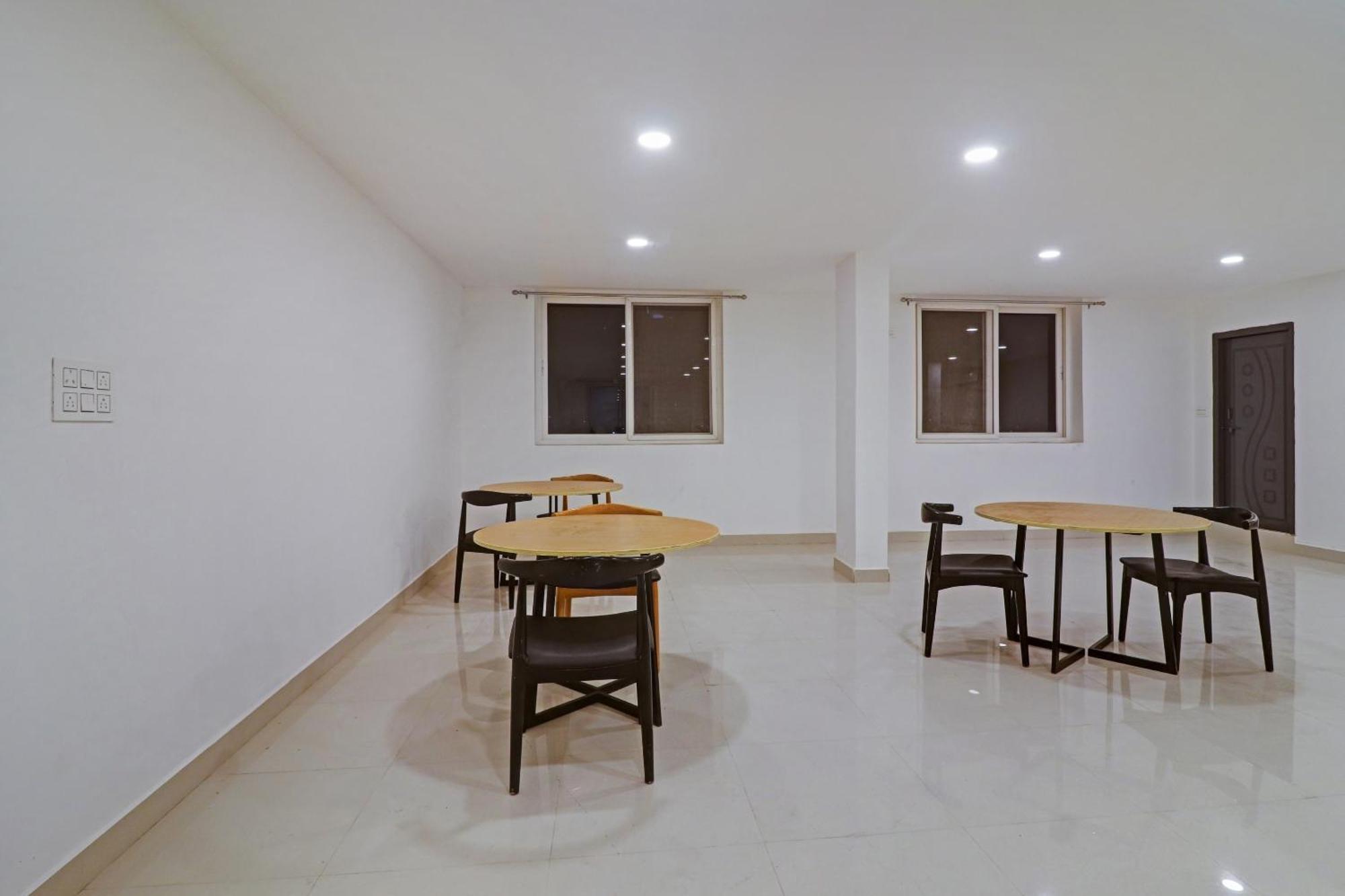 Townhouse Che Sigma Hotel Hyderabad Ngoại thất bức ảnh