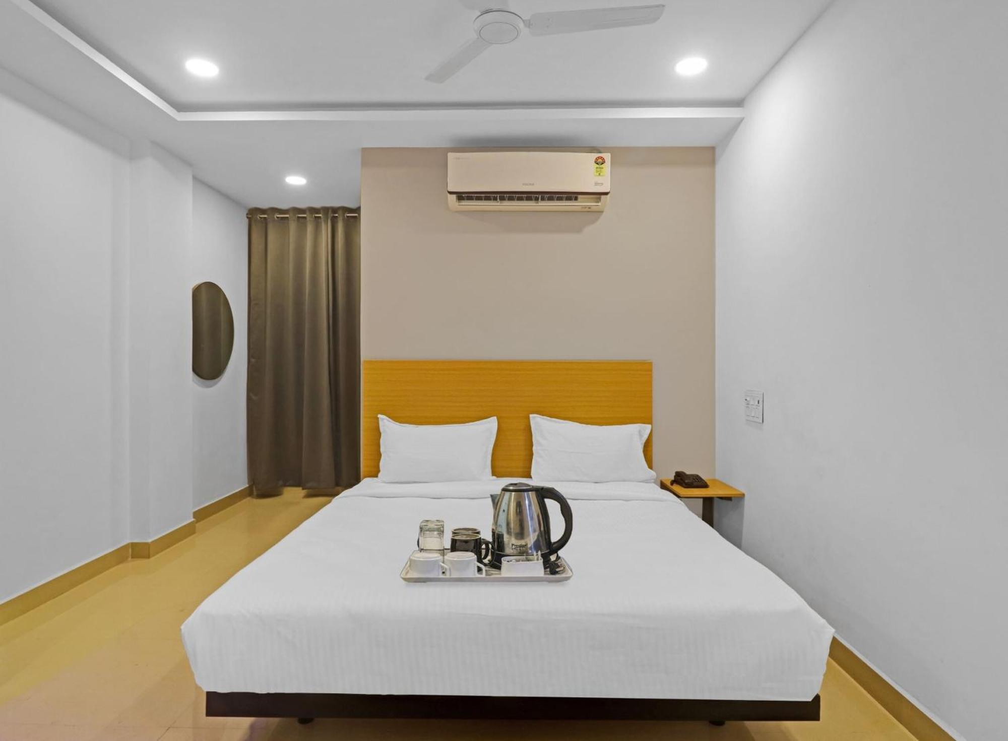 Townhouse Che Sigma Hotel Hyderabad Ngoại thất bức ảnh