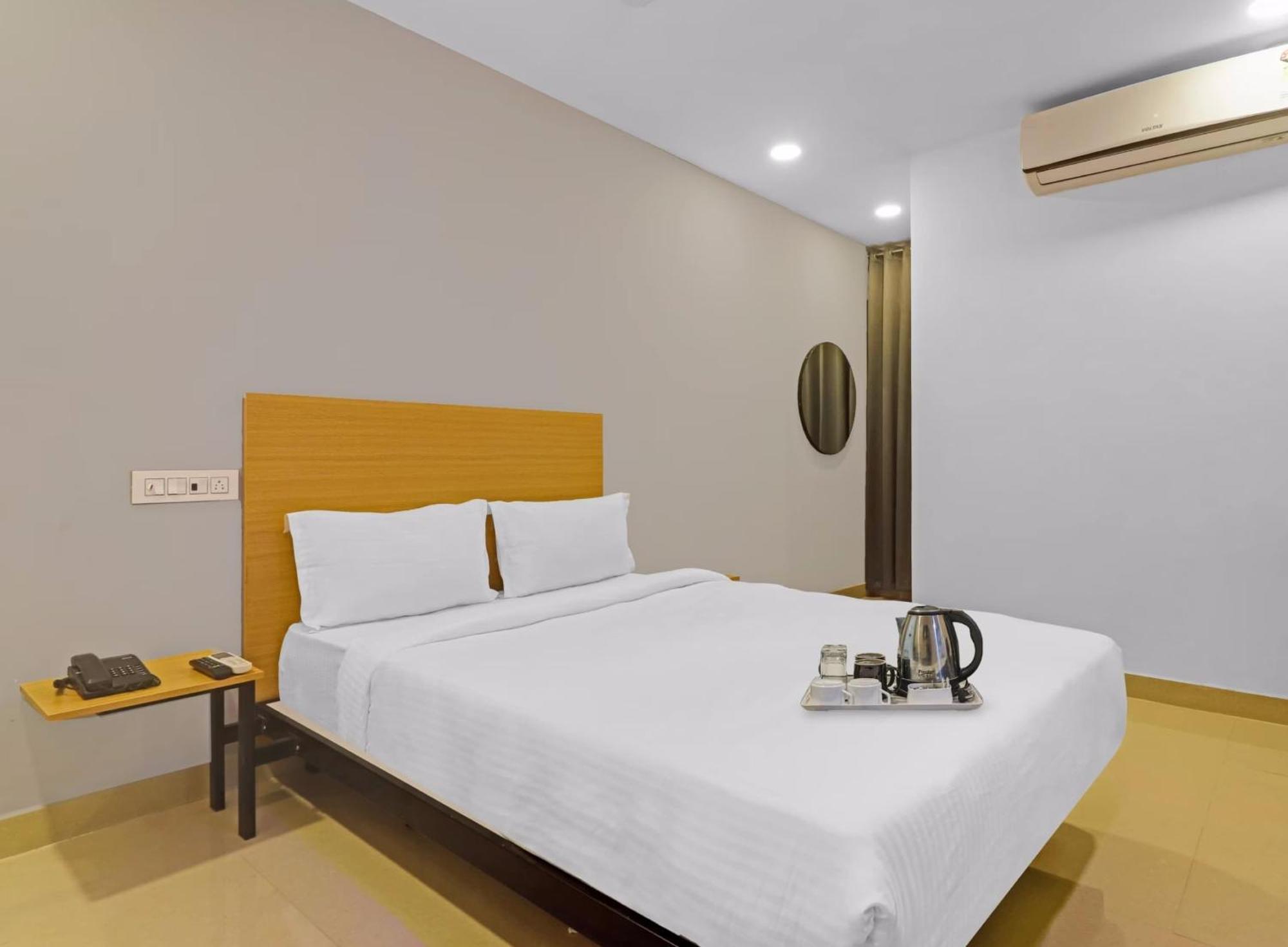 Townhouse Che Sigma Hotel Hyderabad Ngoại thất bức ảnh